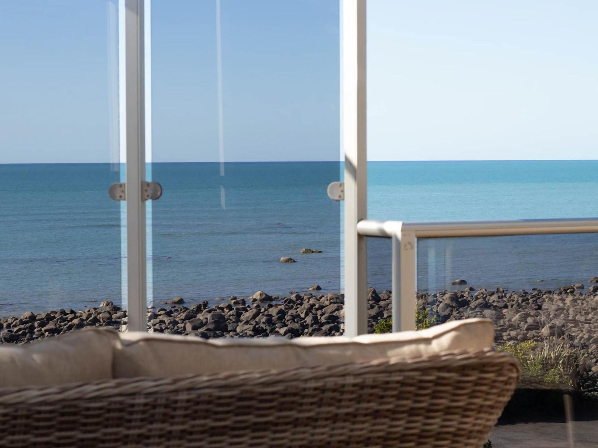 Beachfront Bliss On Wanaka Terrace Support Local Vila New Plymouth Exterior foto